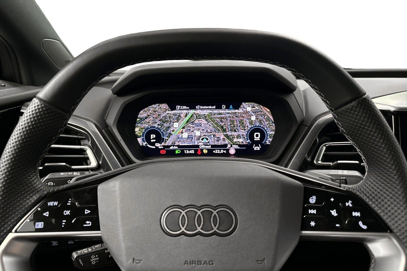 Grå Audi Q4 e-tron fra 2024