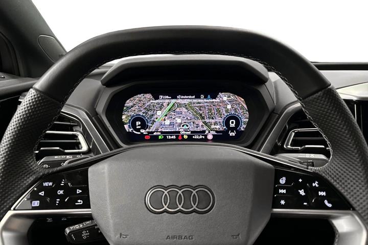 Grå Audi Q4 e-tron fra 2024