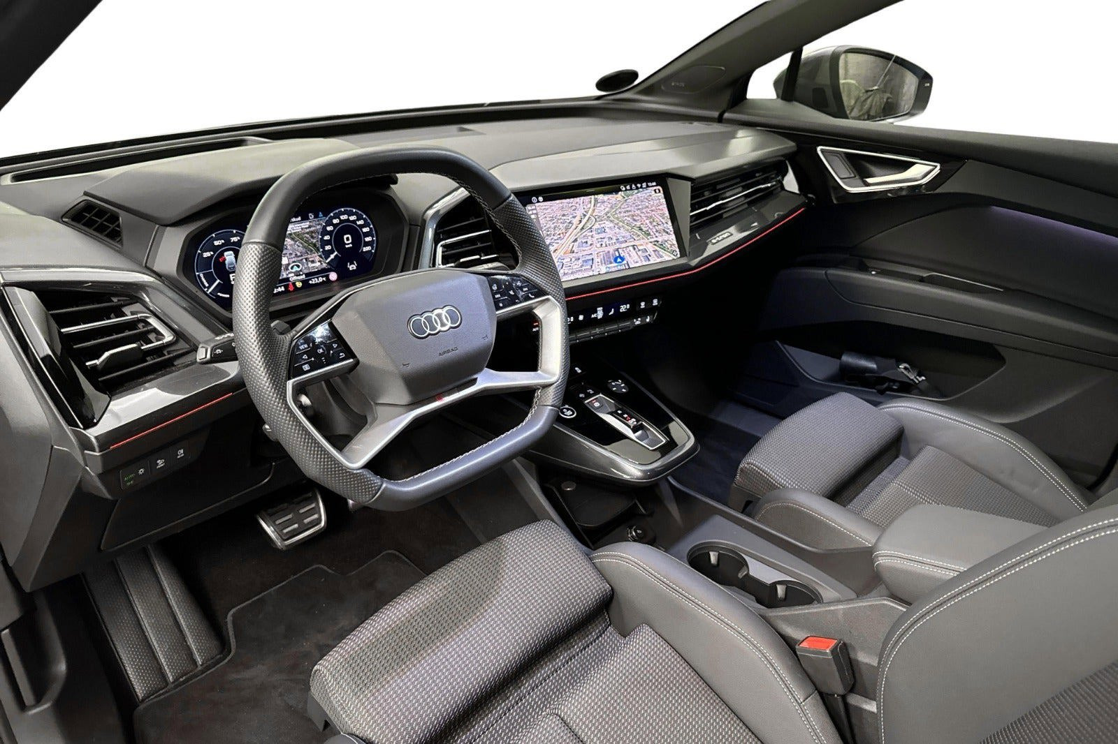 Grå Audi Q4 e-tron fra 2024