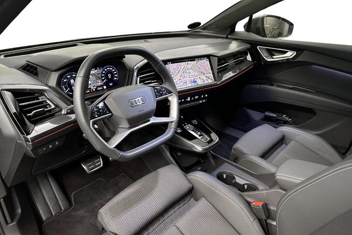 Grå Audi Q4 e-tron fra 2024