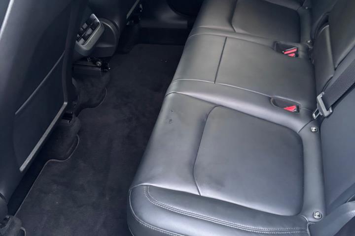 Hvid Tesla Model Y fra 2022