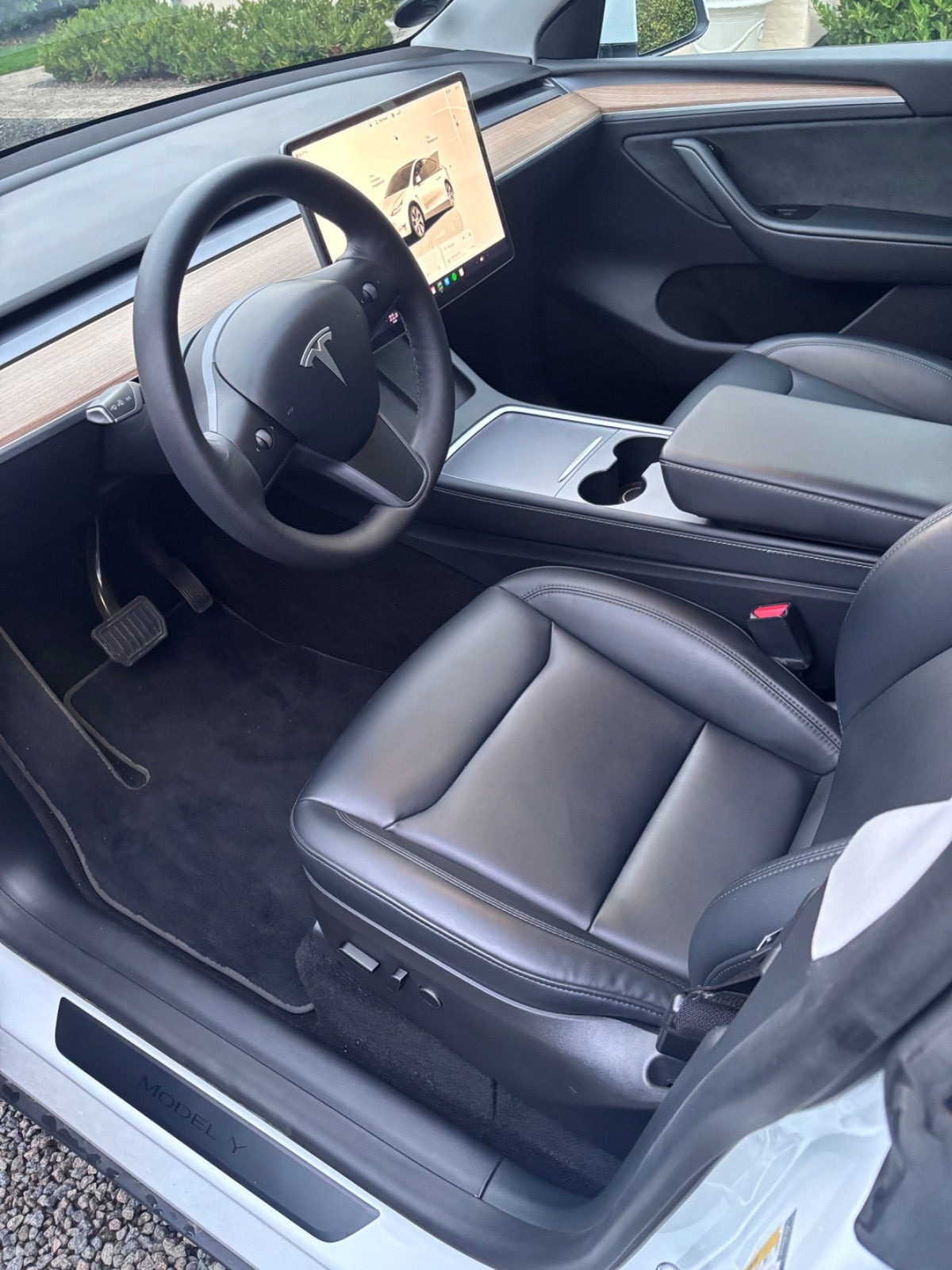 Hvid Tesla Model Y fra 2022