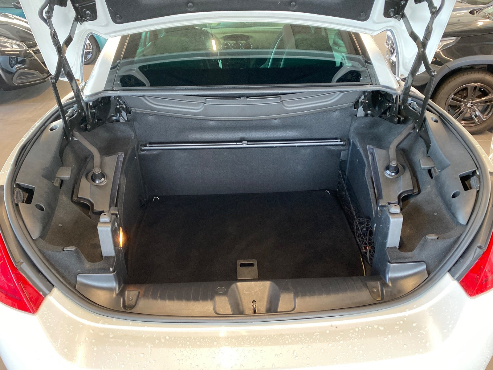Hvid Peugeot 308 fra 2010