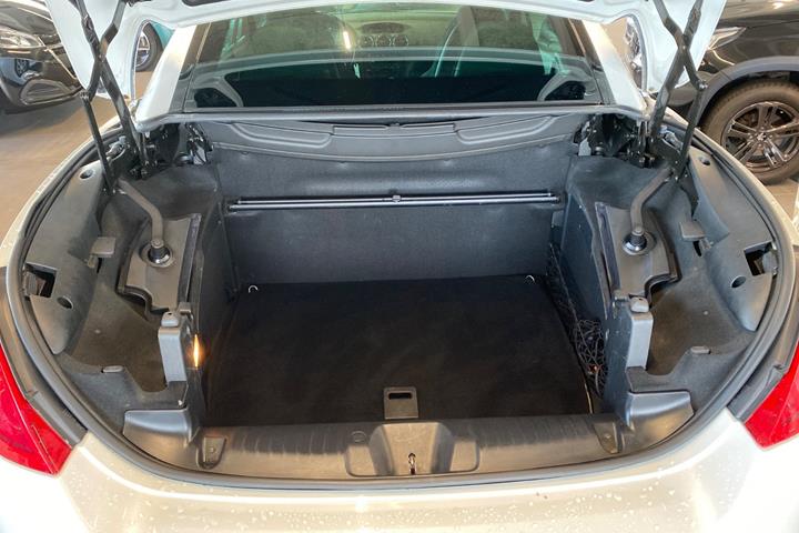 Hvid Peugeot 308 fra 2010