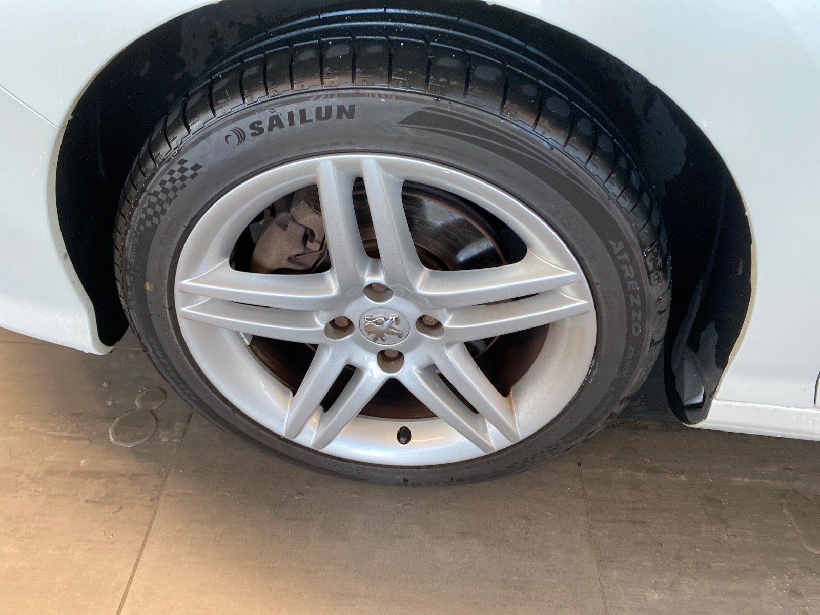 Hvid Peugeot 308 fra 2010