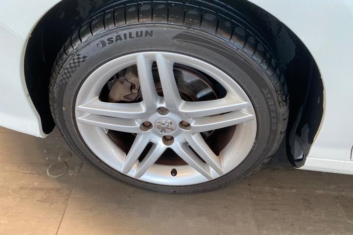Hvid Peugeot 308 fra 2010
