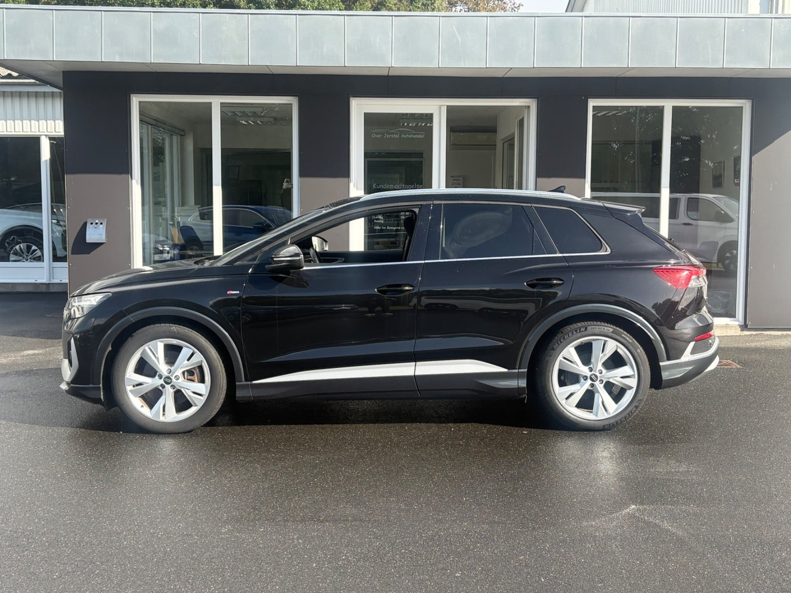 Sort Audi Q4 e-tron fra 2024
