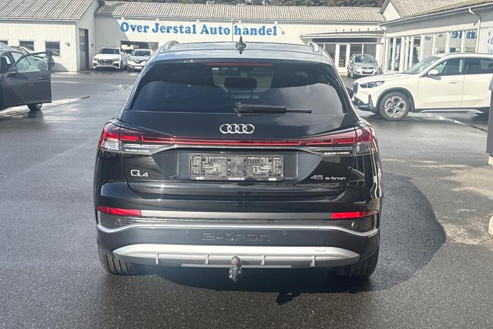 Sort Audi Q4 e-tron fra 2024