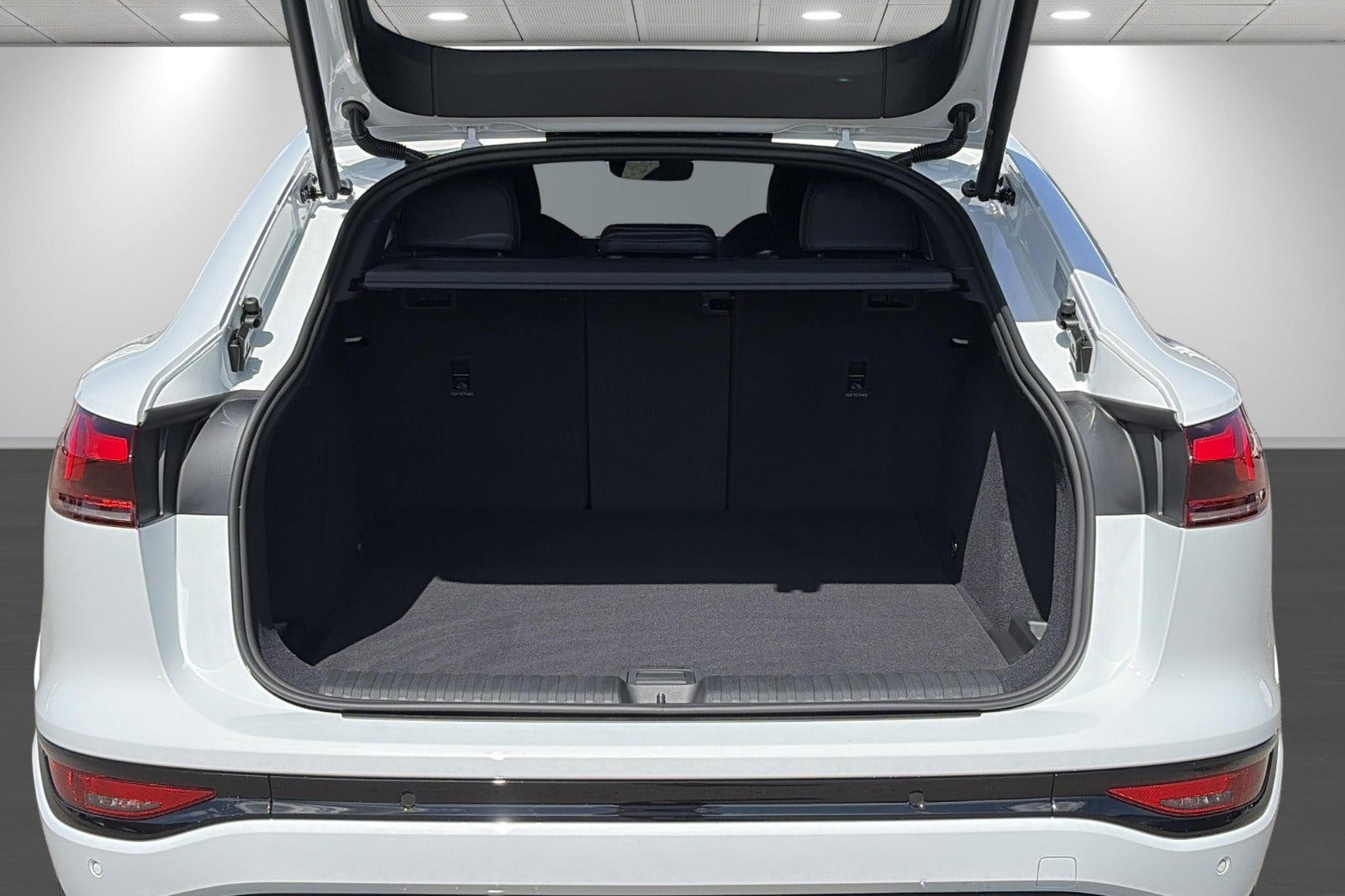 Hvid Audi Q6 fra 2026