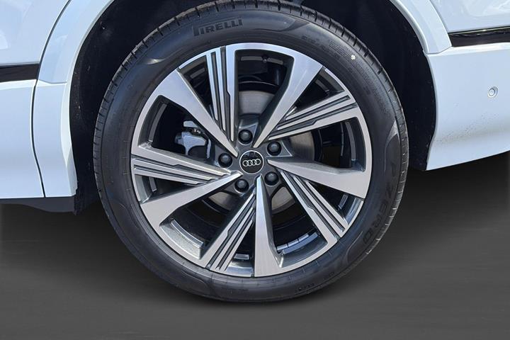 Hvid Audi Q6 fra 2026