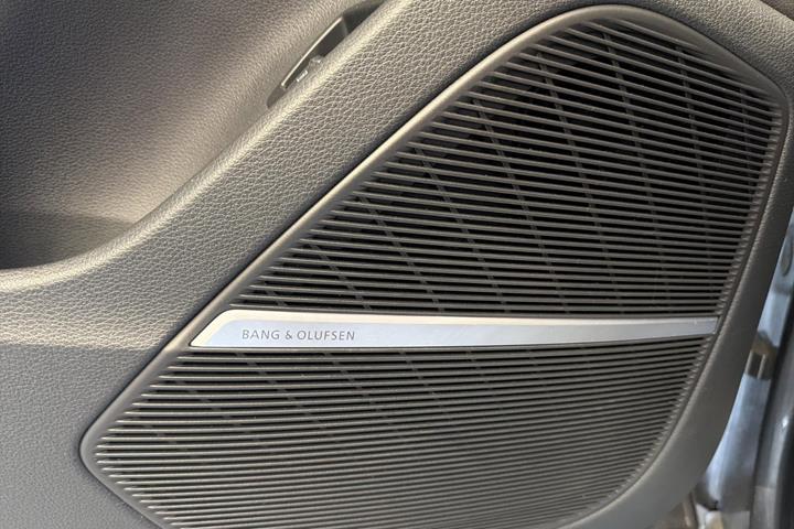 Grå Audi Q7 fra 2025