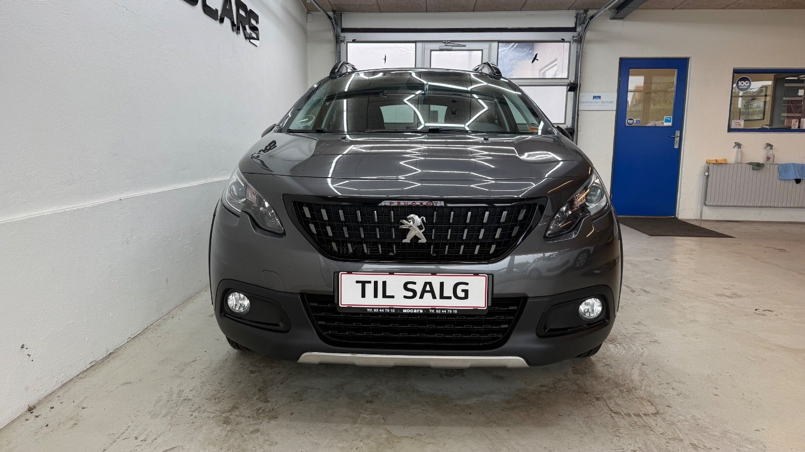 Grå Peugeot 2008 fra 2019