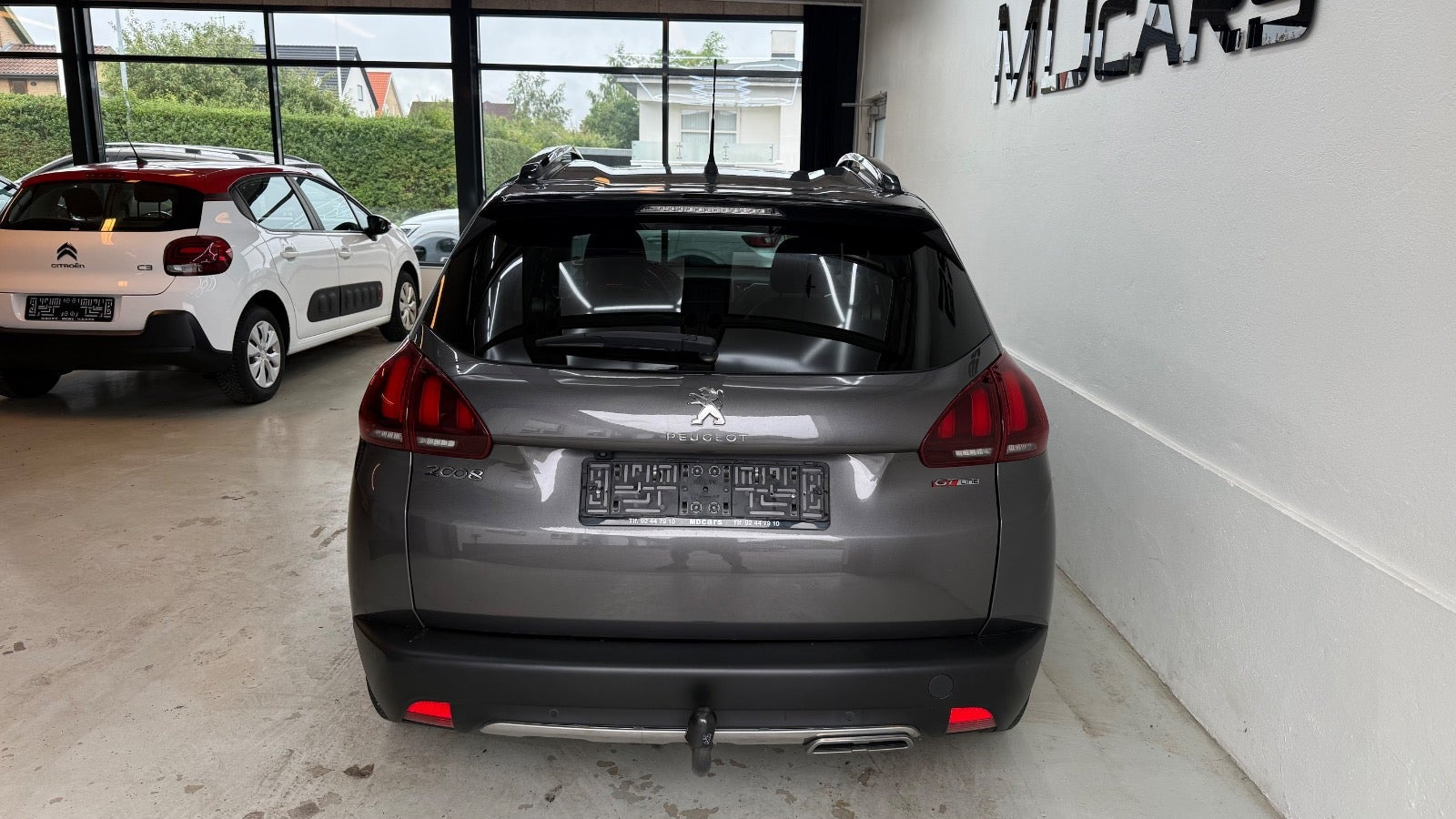 Grå Peugeot 2008 fra 2019