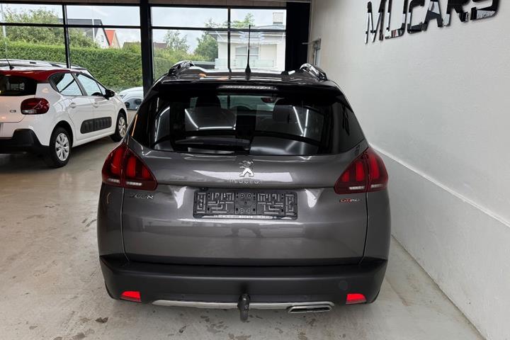 Grå Peugeot 2008 fra 2019