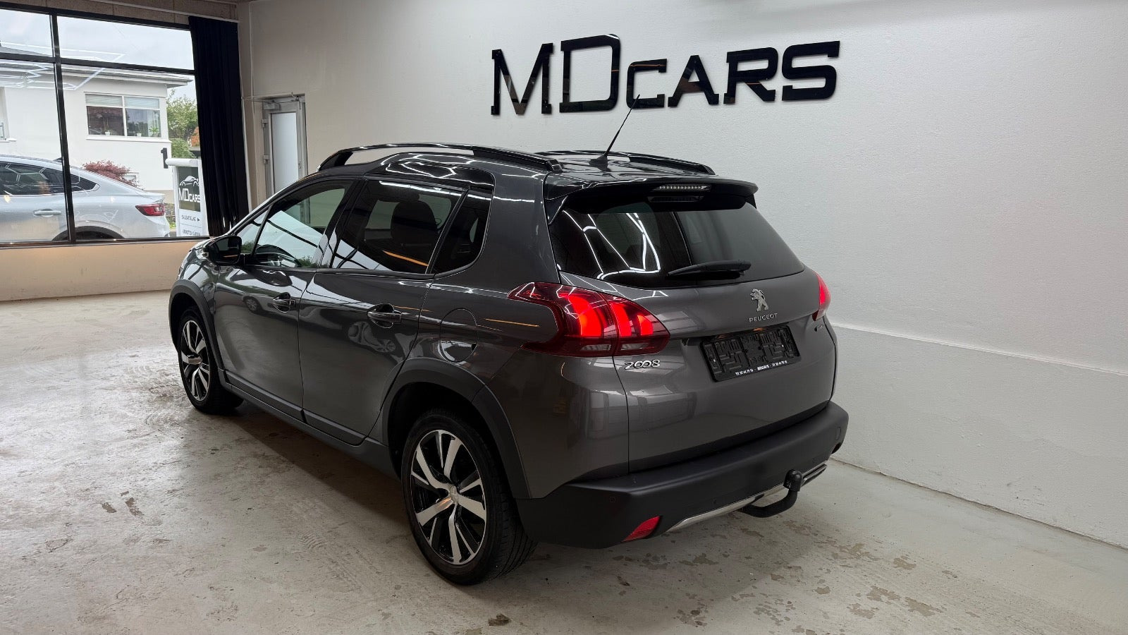 Grå Peugeot 2008 fra 2019