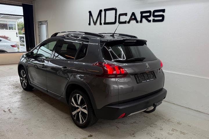 Grå Peugeot 2008 fra 2019