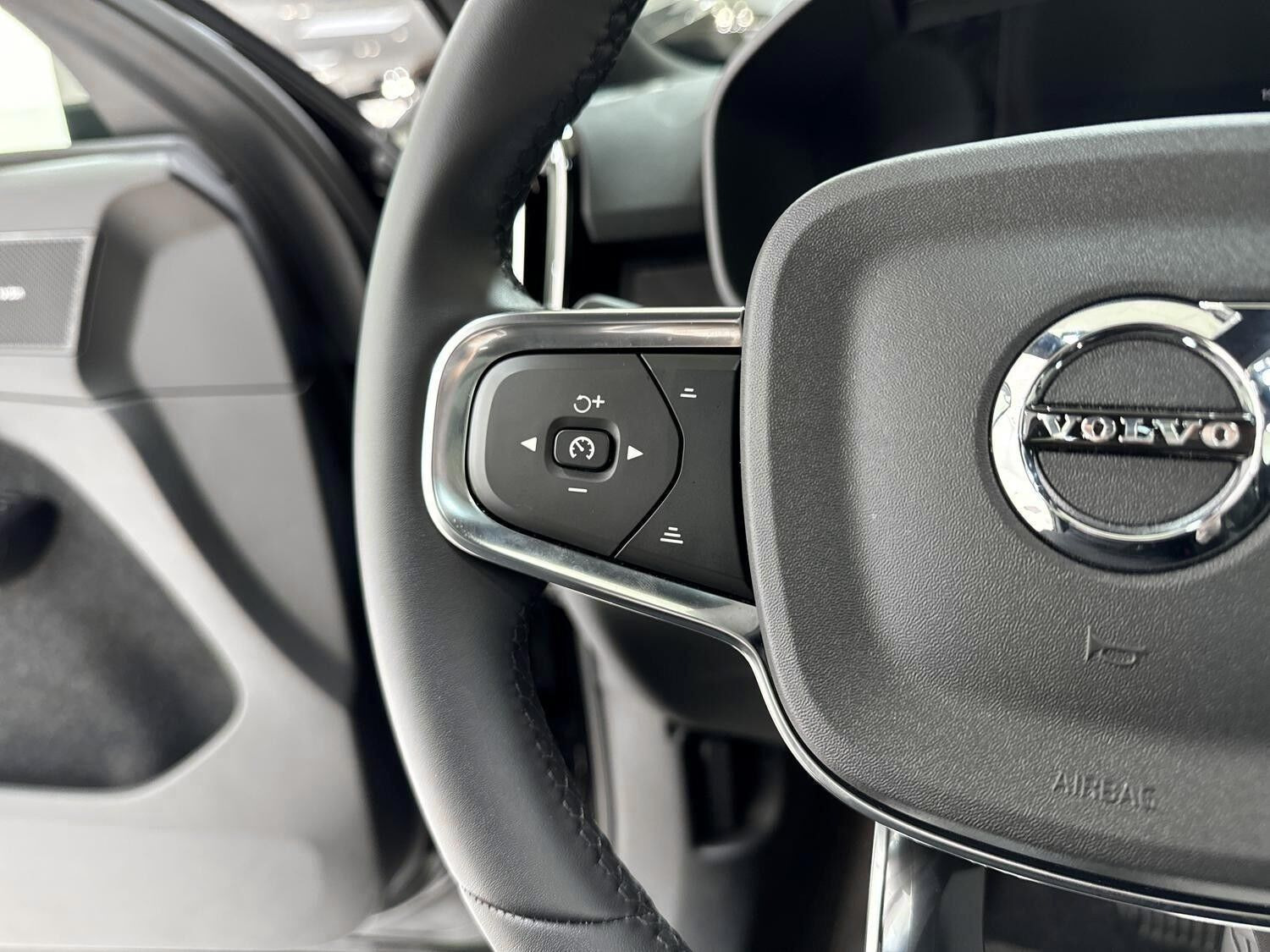 Sort Volvo EX40 fra 2026