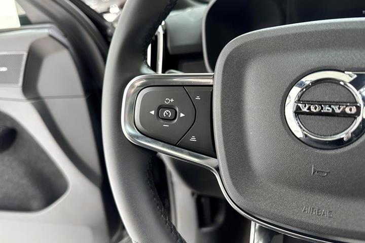 Sort Volvo EX40 fra 2026