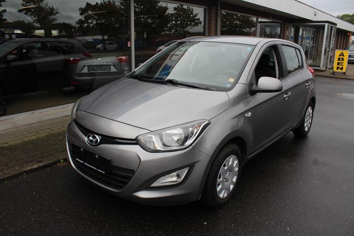 Grå Hyundai i20 fra 2013