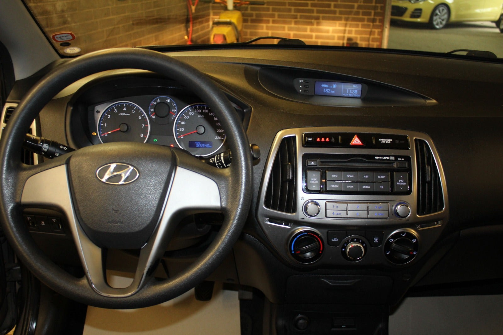 Grå Hyundai i20 fra 2013