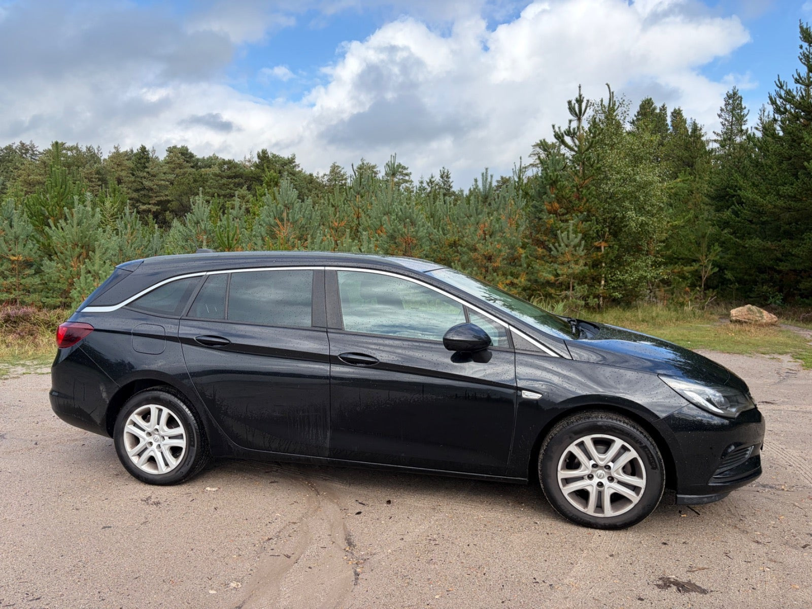 Sort Opel Astra fra 2018