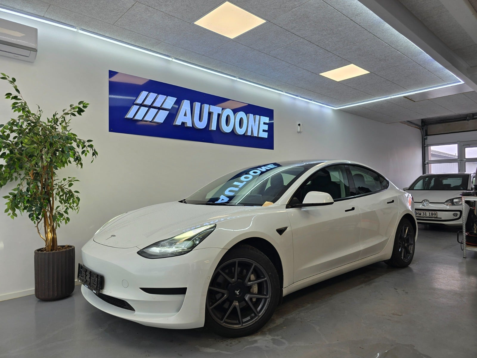 Tesla Model 3 RWD