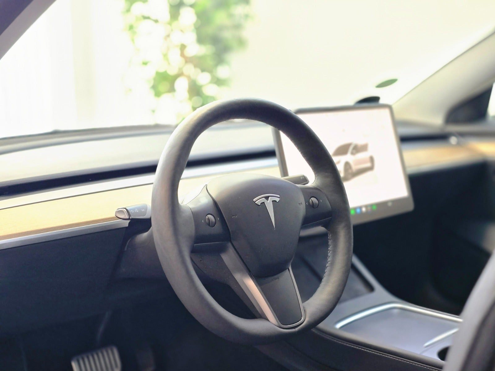 Hvid Tesla Model 3 fra 2022