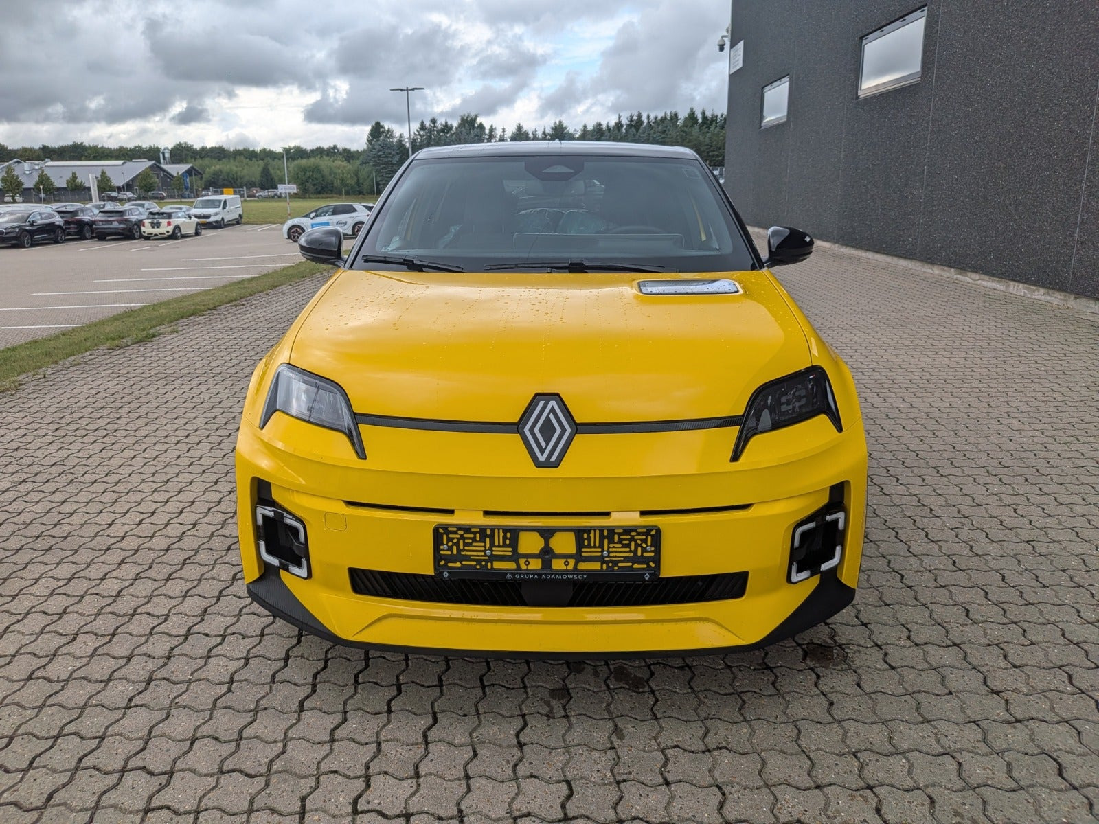 Gul Renault 5 E-Tech fra 2026