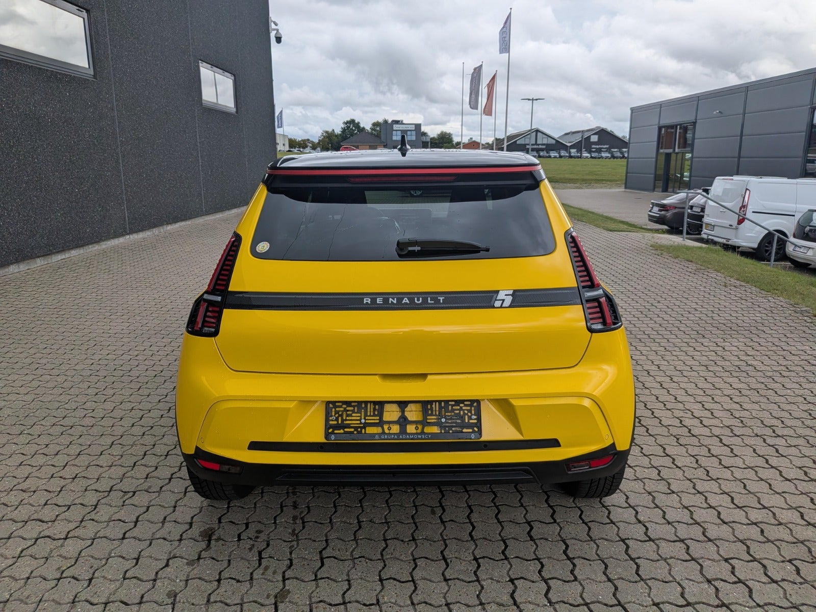 Gul Renault 5 E-Tech fra 2026