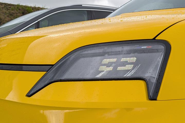 Gul Renault 5 E-Tech fra 2026