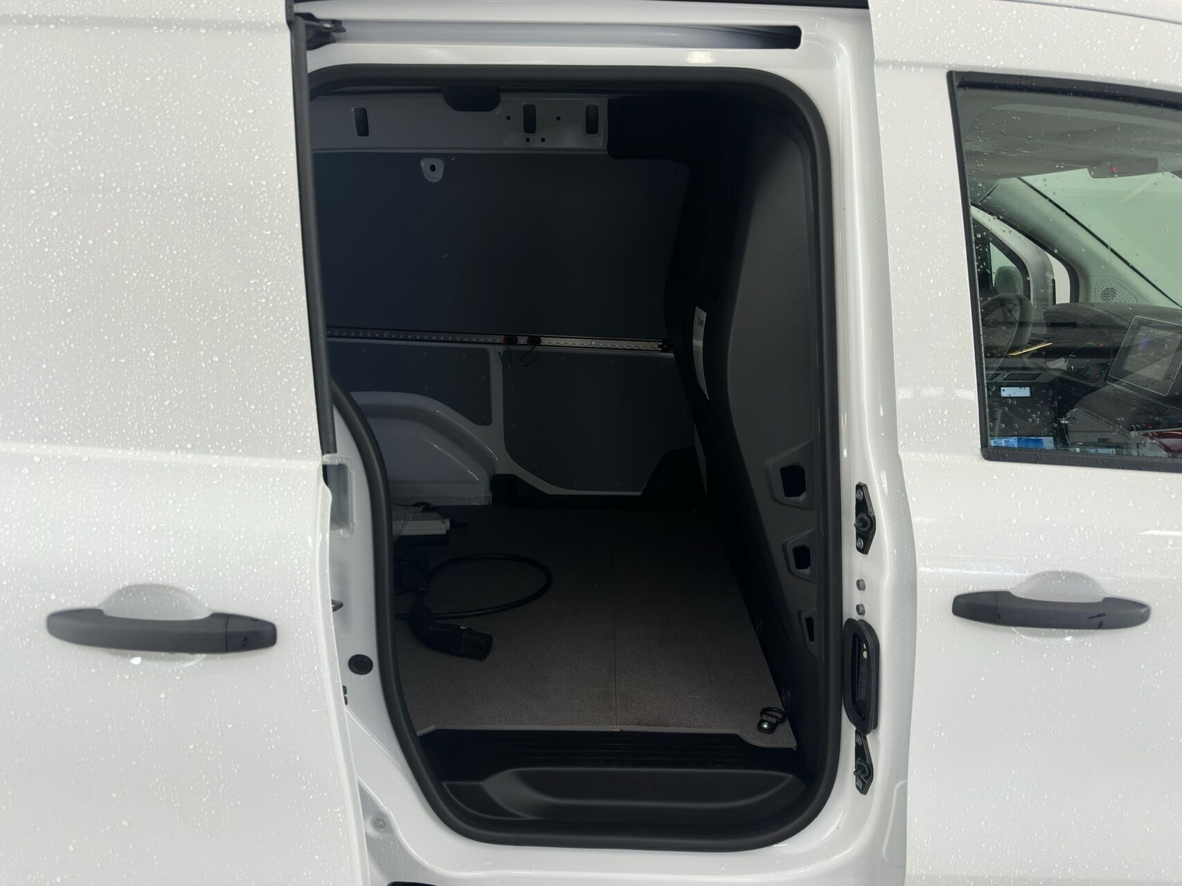 Hvid Nissan Townstar fra 2023
