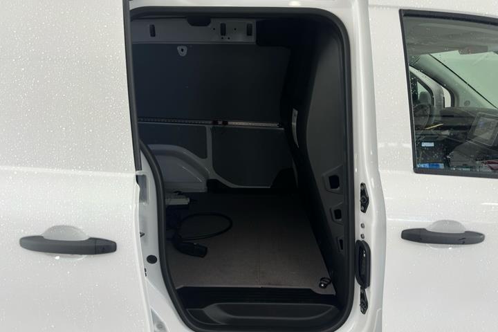 Hvid Nissan Townstar fra 2023