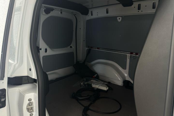 Hvid Nissan Townstar fra 2023