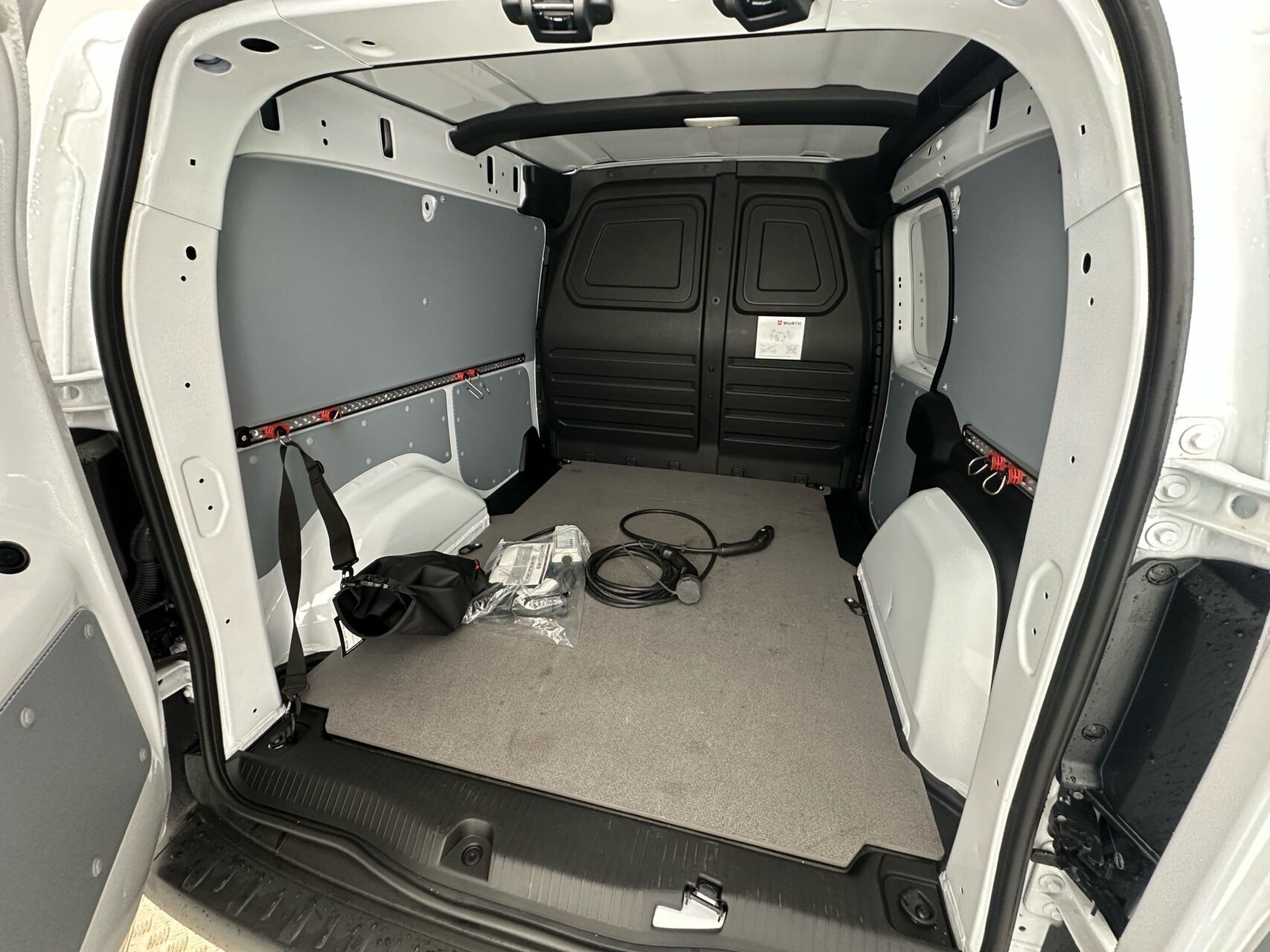 Hvid Nissan Townstar fra 2023
