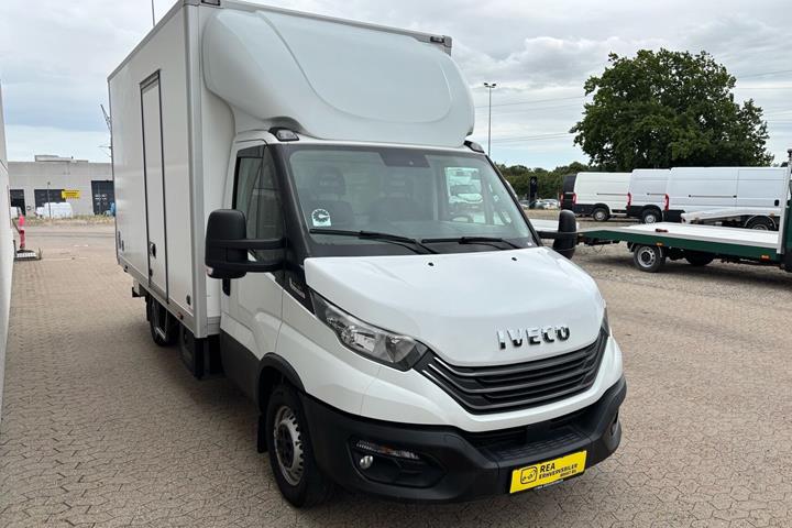 Hvid Iveco Daily fra 2023
