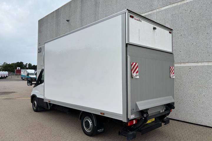 Hvid Iveco Daily fra 2023