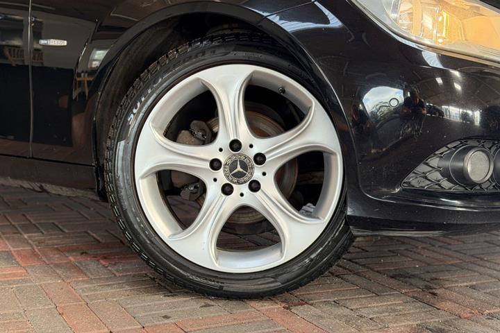 Sort Mercedes C200 fra 2012