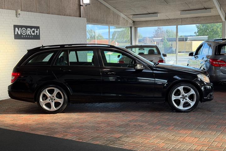 Sort Mercedes C200 fra 2012