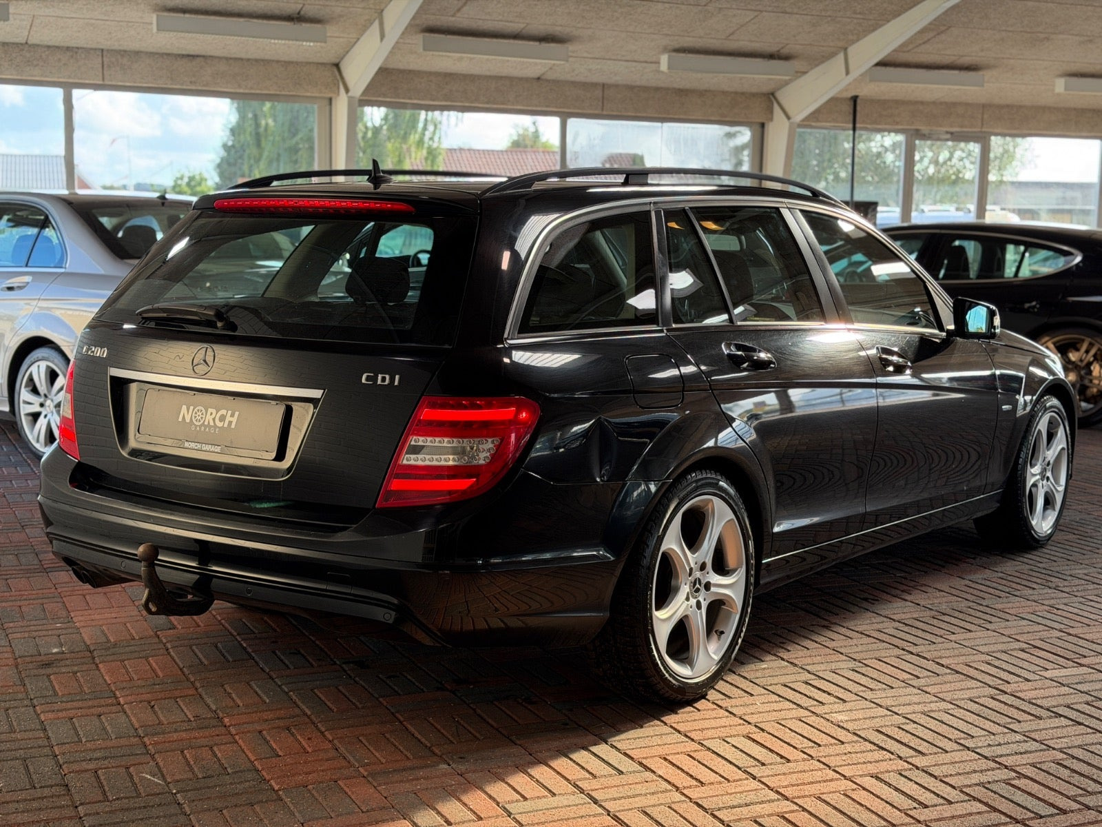 Sort Mercedes C200 fra 2012