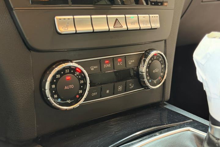 Sort Mercedes C200 fra 2012