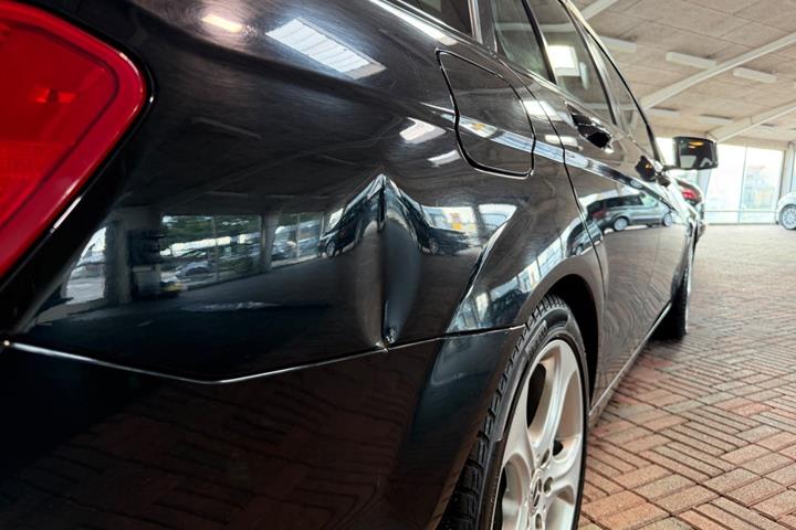 Sort Mercedes C200 fra 2012