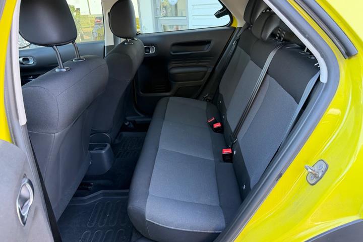 Gul Citroën C4 Cactus fra 2017