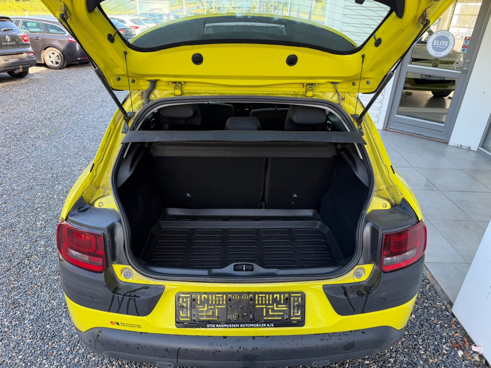 Gul Citroën C4 Cactus fra 2017