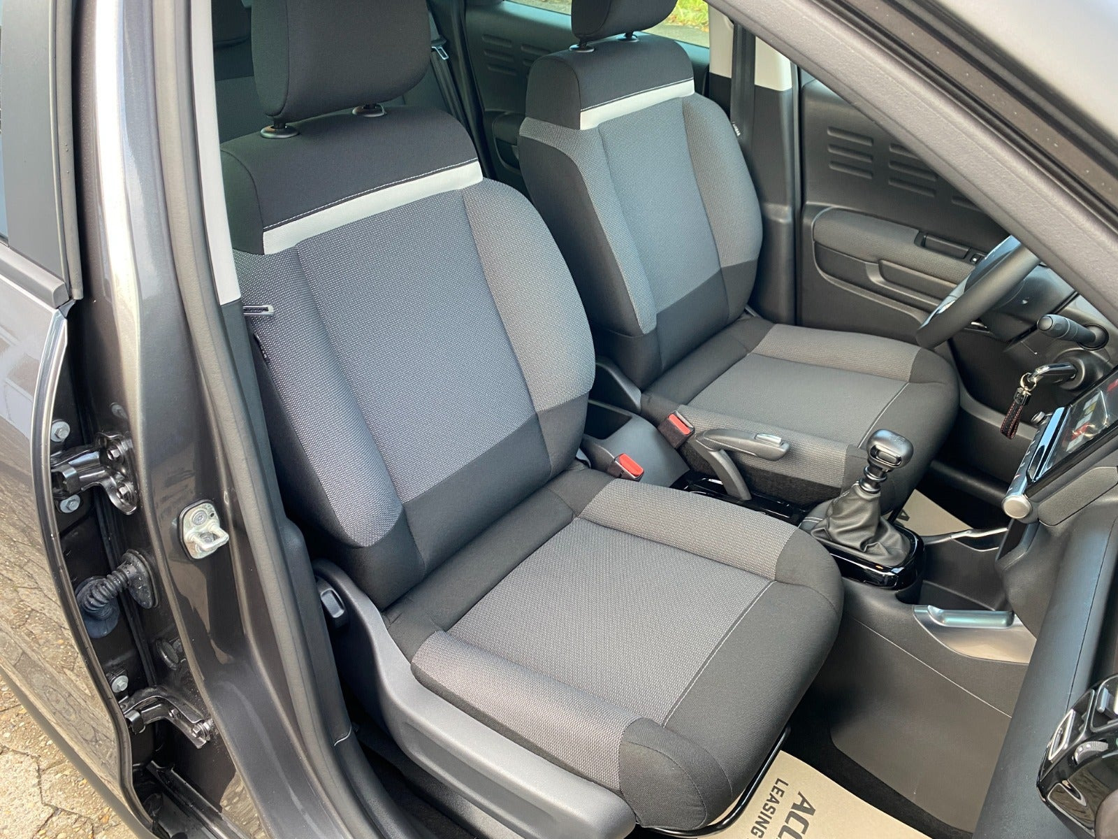 Grå Citroën C3 Aircross fra 2024