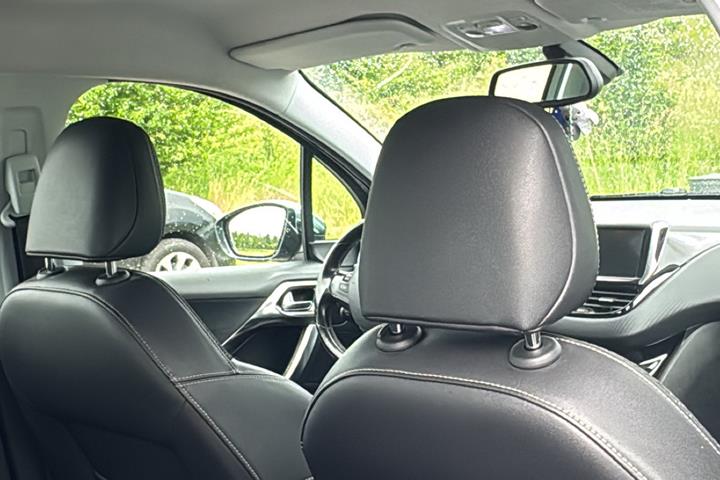Grå Peugeot 2008 fra 2013