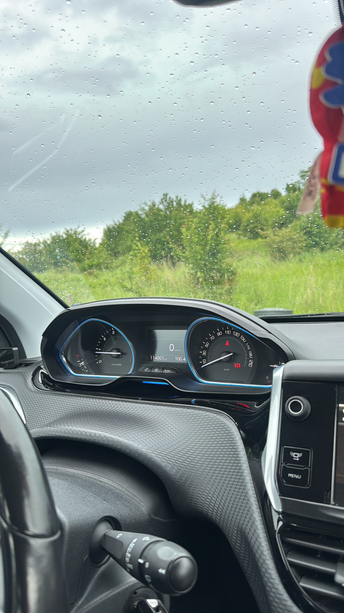 Grå Peugeot 2008 fra 2013