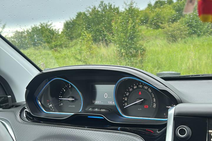 Grå Peugeot 2008 fra 2013