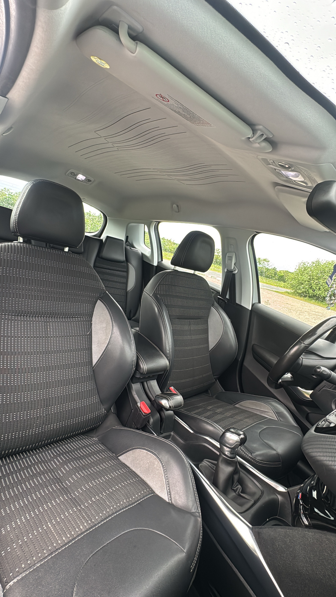 Grå Peugeot 2008 fra 2013