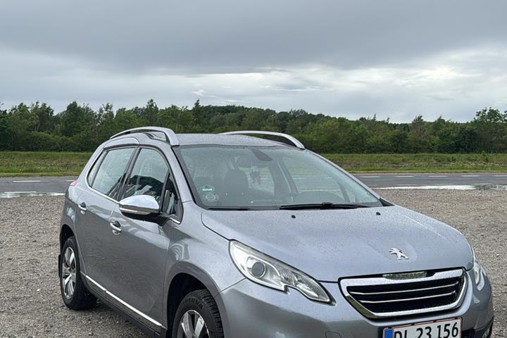 Grå Peugeot 2008 fra 2013