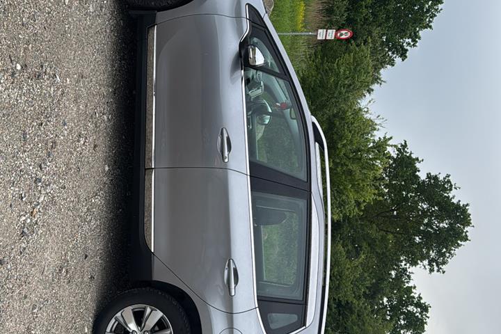Grå Peugeot 2008 fra 2013